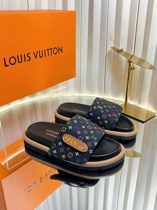 Picture of Louis Vuitton Slippers _SKULVsz35-41mnq1217489